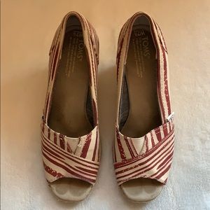 Toms red and cream striped wedge heels